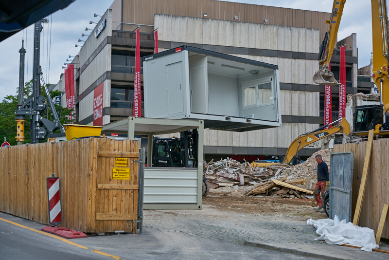 09.07.2019 - Neue Container für das Hotel Königshof