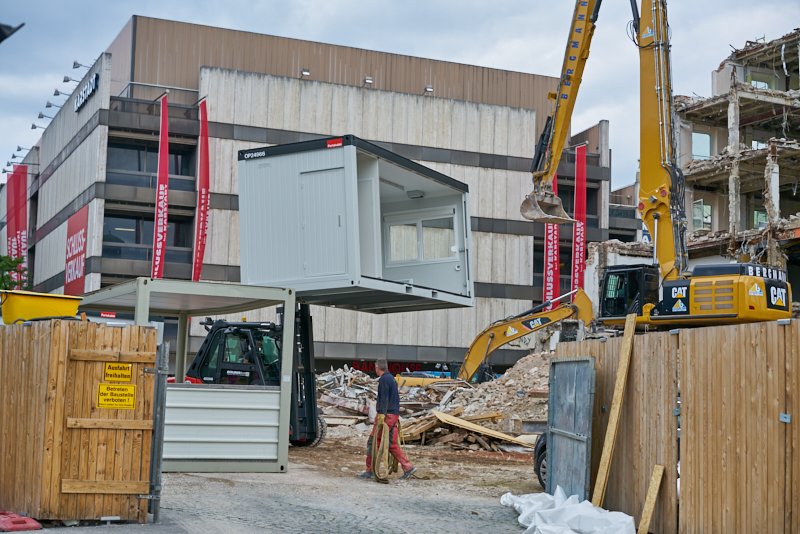 09.07.2019 - Neue Container für das Hotel Königshof