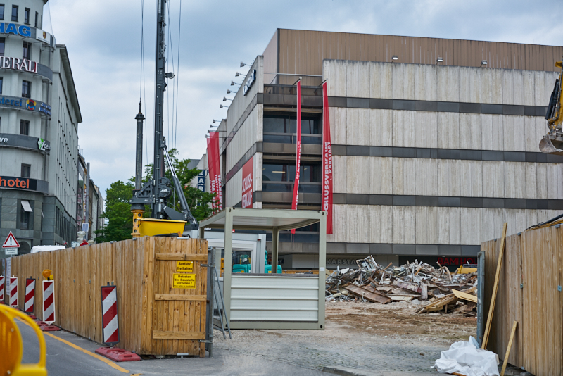 09.07.2019 - Neue Container für das Hotel Königshof