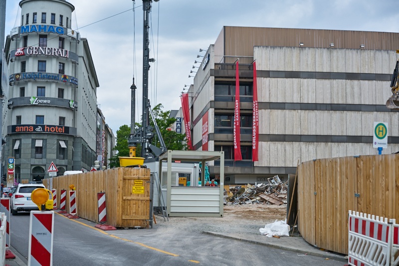 09.07.2019 - Neue Container für das Hotel Königshof