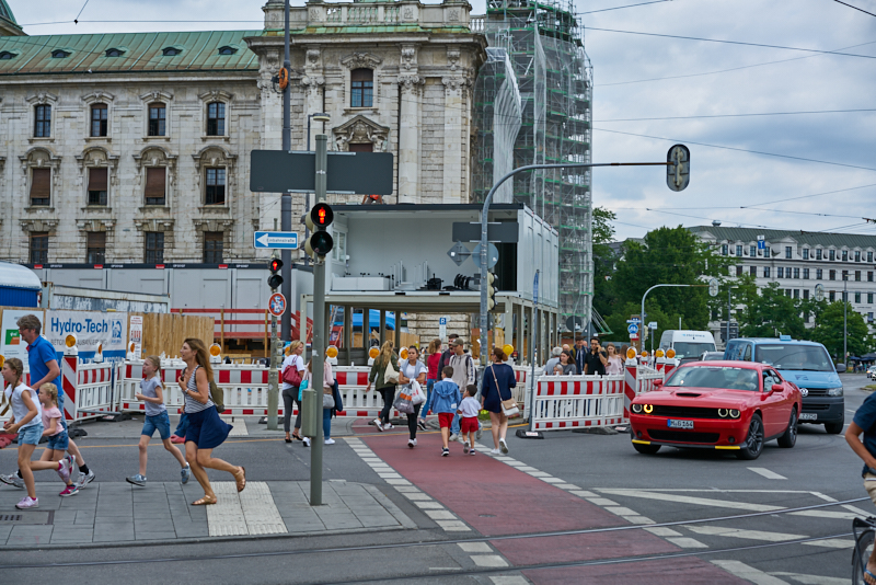 09.07.2019 - Neue Container für das Hotel Königshof