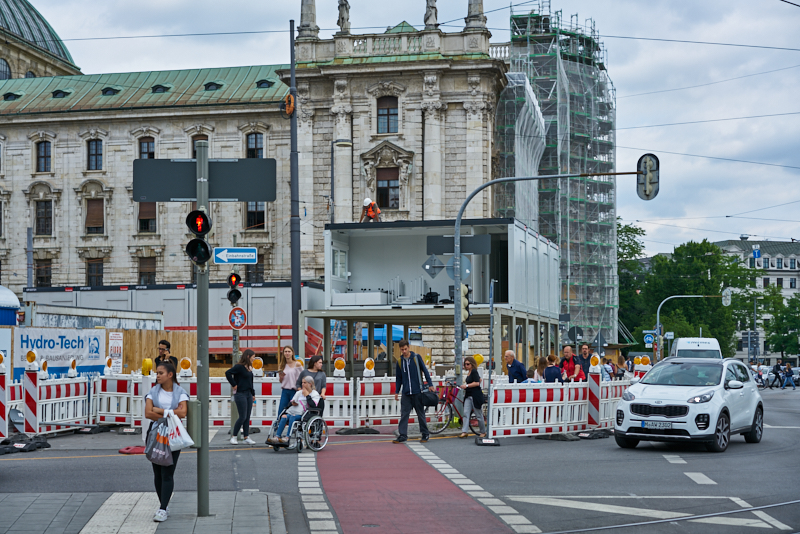 09.07.2019 - Neue Container für das Hotel Königshof
