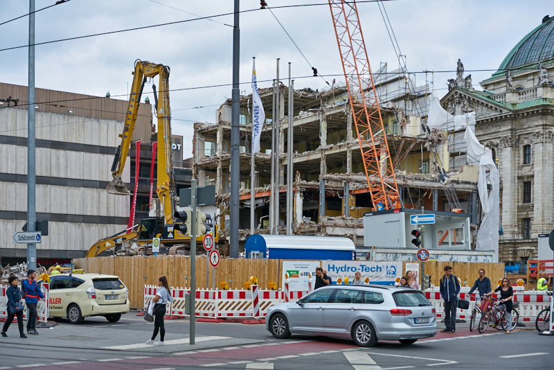 09.07.2019 - Neue Container für das Hotel Königshof