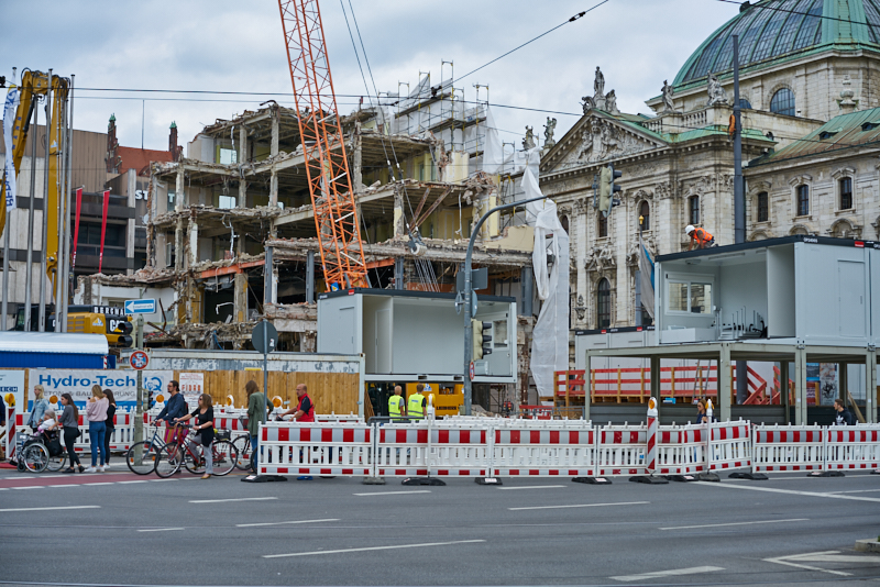 09.07.2019 - Neue Container für das Hotel Königshof