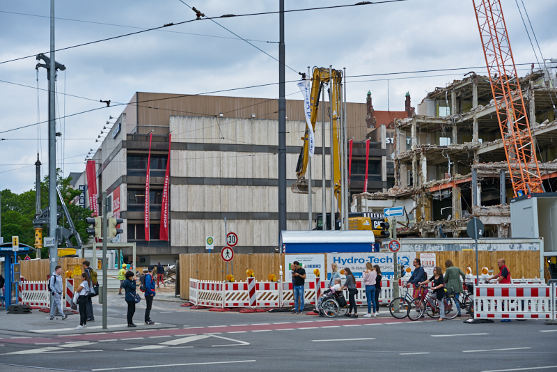 09.07.2019 - Neue Container für das Hotel Königshof