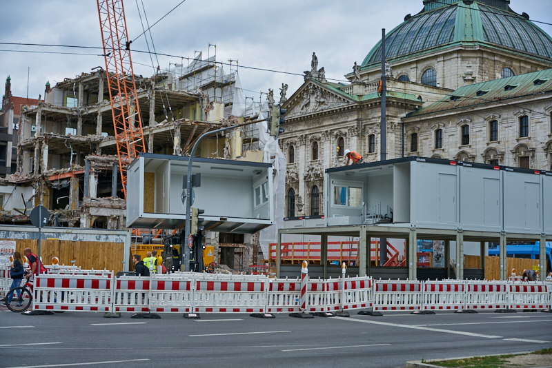 09.07.2019 - Neue Container für das Hotel Königshof