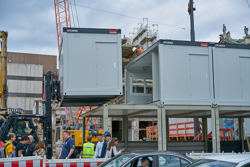 09.07.2019 - Neue Container für das Hotel Königshof