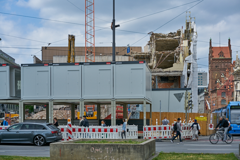 09.07.2019 - Neue Container für das Hotel Königshof