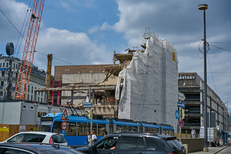 09.07.2019 - Neue Container für das Hotel Königshof