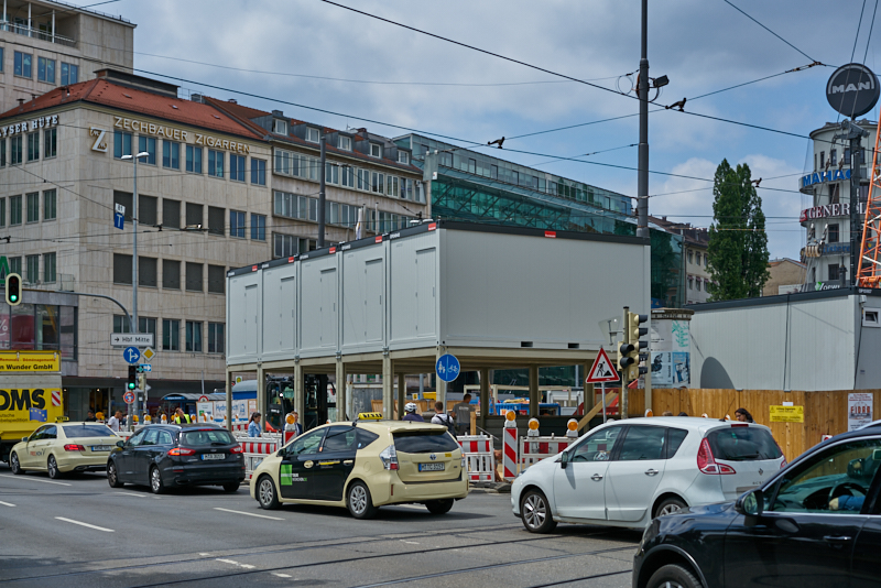 09.07.2019 - Neue Container für das Hotel Königshof