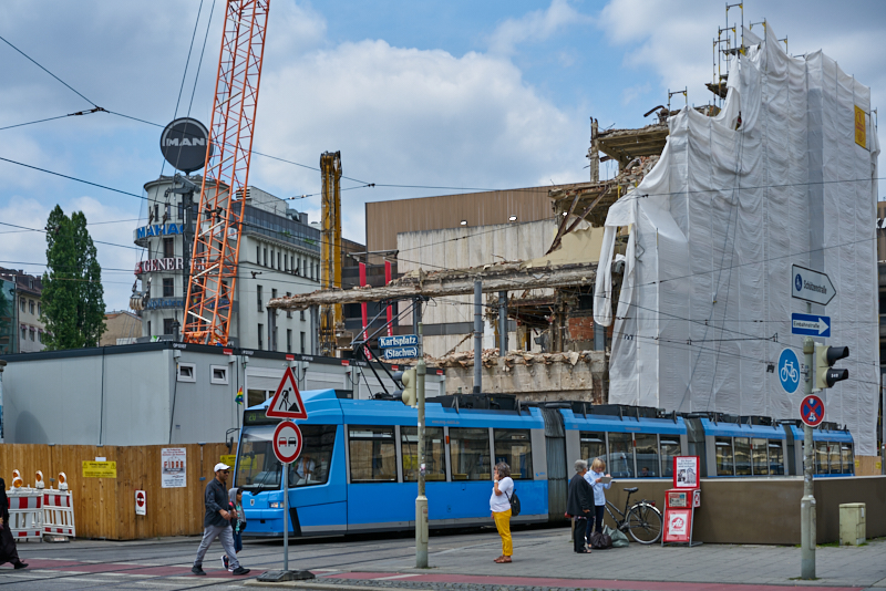 09.07.2019 - Neue Container für das Hotel Königshof