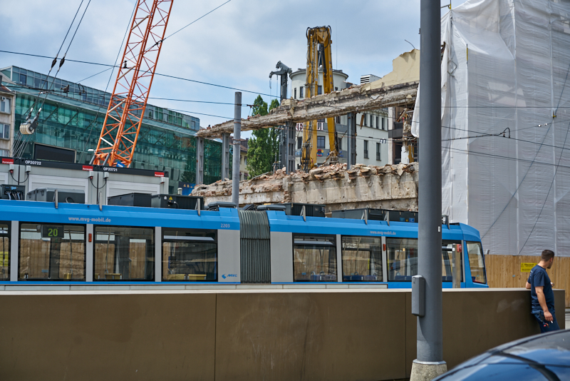 09.07.2019 - Neue Container für das Hotel Königshof