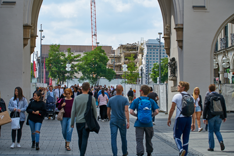 09.07.2019 - Neue Container für das Hotel Königshof