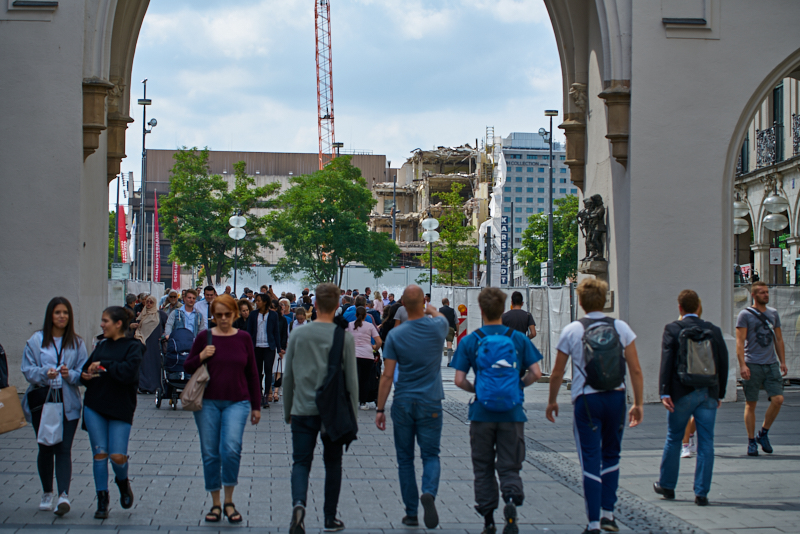 09.07.2019 - Neue Container für das Hotel Königshof