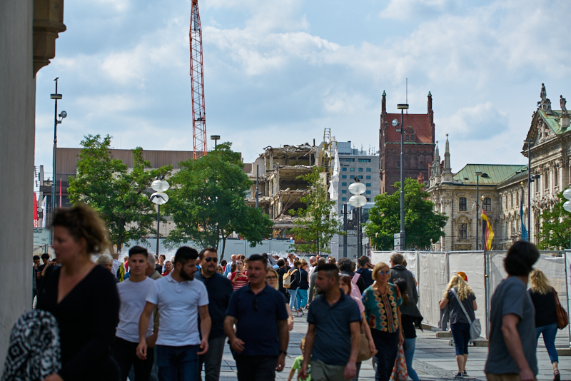 09.07.2019 - Neue Container für das Hotel Königshof