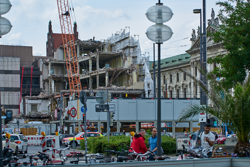 09.07.2019 - Neue Container für das Hotel Königshof