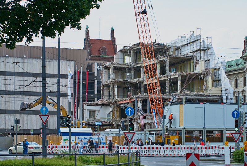 09.07.2019 - Neue Container für das Hotel Königshof
