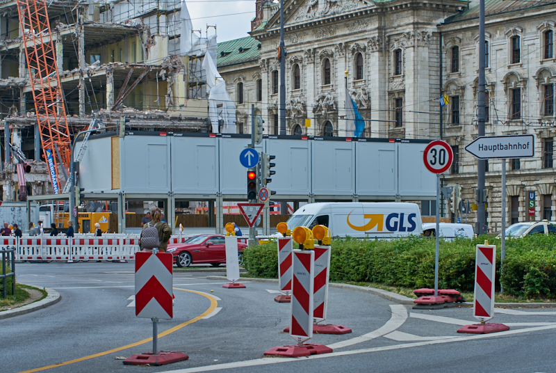 09.07.2019 - Neue Container für das Hotel Königshof