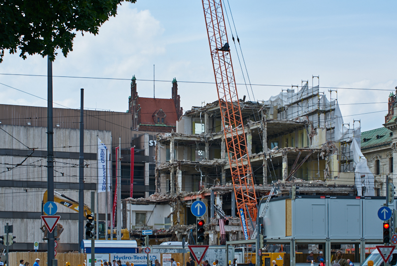 09.07.2019 - Neue Container für das Hotel Königshof