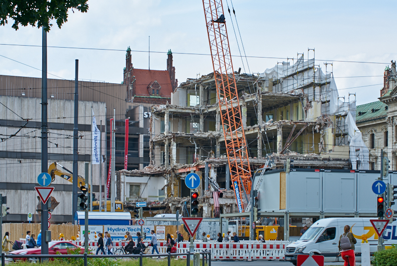 09.07.2019 - Neue Container für das Hotel Königshof