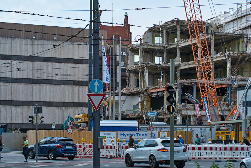 09.07.2019 - Neue Container für das Hotel Königshof