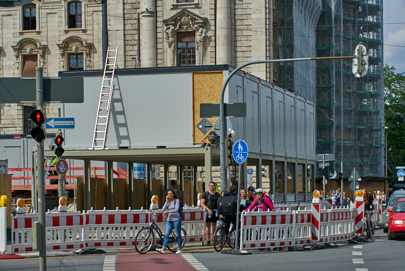 09.07.2019 - Neue Container für das Hotel Königshof