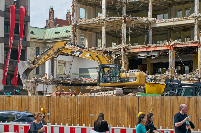 09.07.2019 - Neue Container für das Hotel Königshof