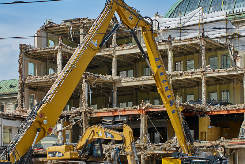 09.07.2019 - Neue Container für das Hotel Königshof