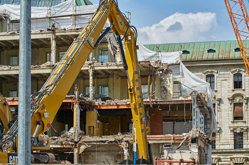 09.07.2019 - Neue Container für das Hotel Königshof