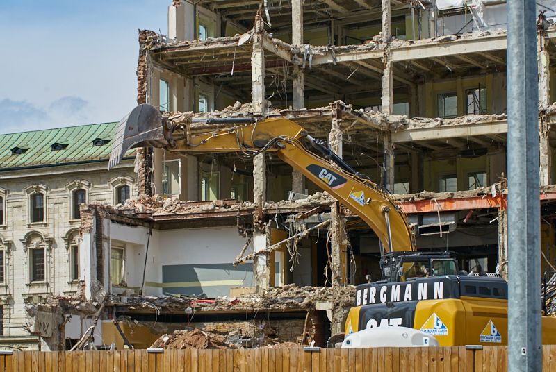 09.07.2019 - Neue Container für das Hotel Königshof