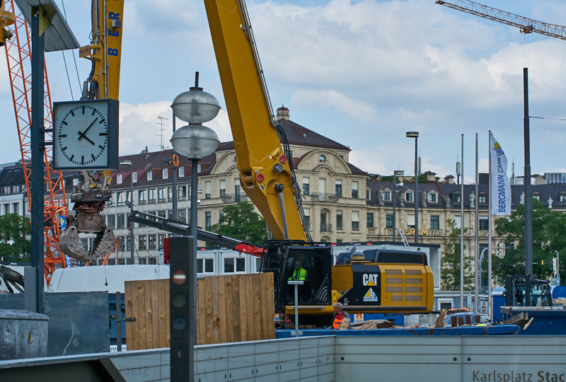 09.07.2019 - Neue Container für das Hotel Königshof