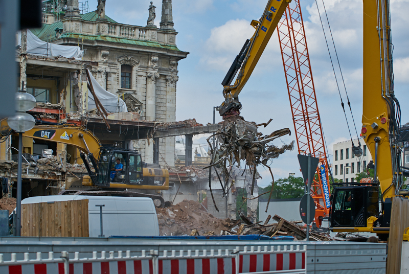09.07.2019 - Neue Container für das Hotel Königshof