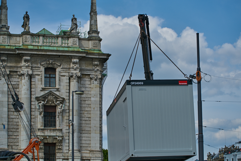 09.07.2019 - Neue Container für das Hotel Königshof