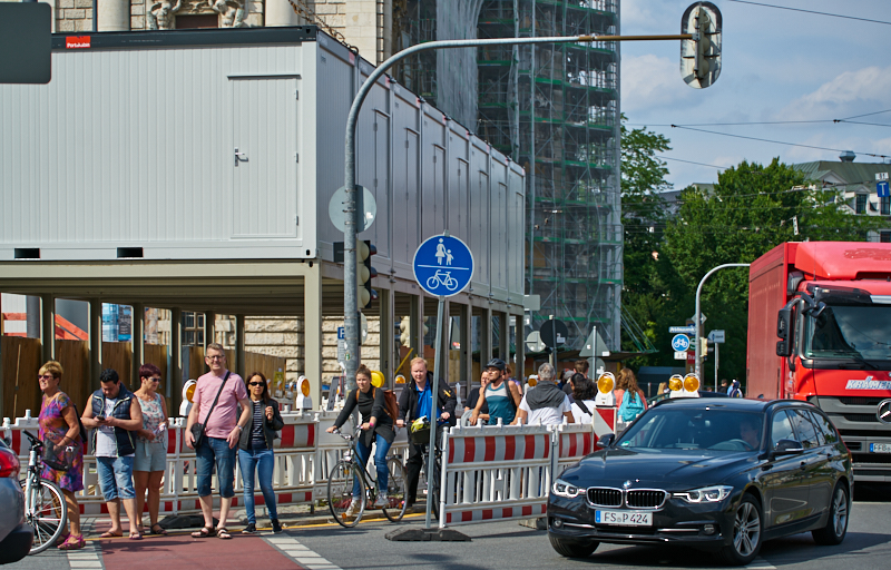 09.07.2019 - Neue Container für das Hotel Königshof