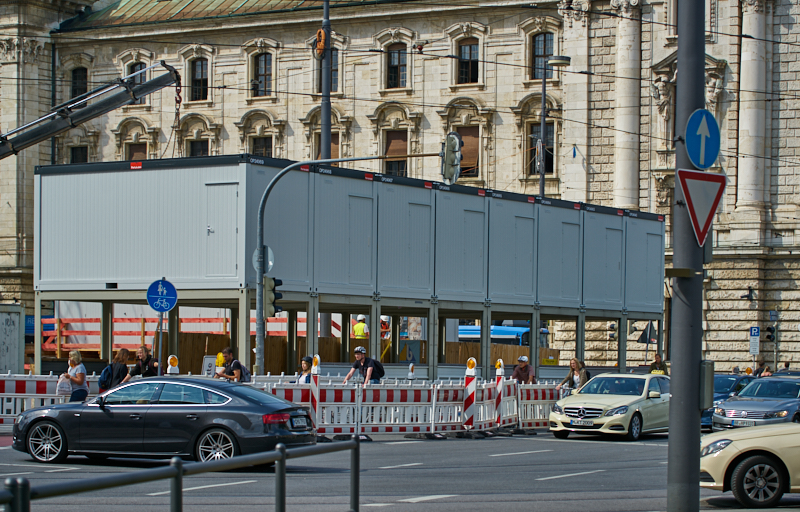 09.07.2019 - Neue Container für das Hotel Königshof