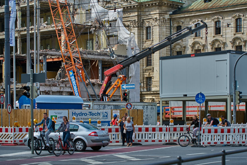 09.07.2019 - Neue Container für das Hotel Königshof