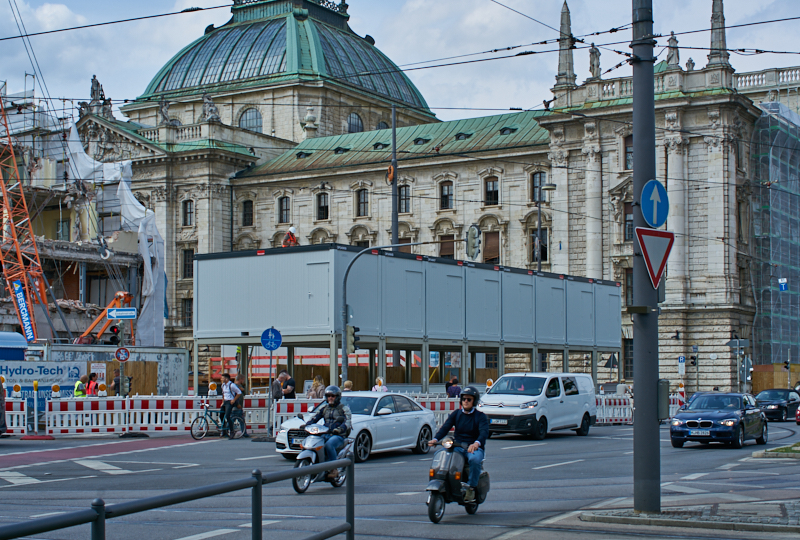 09.07.2019 - Neue Container für das Hotel Königshof