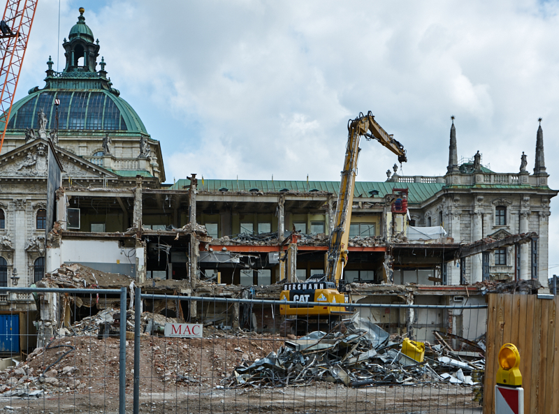 15.07.2019 - Neubau und Abriss vom Hotel Königshof München