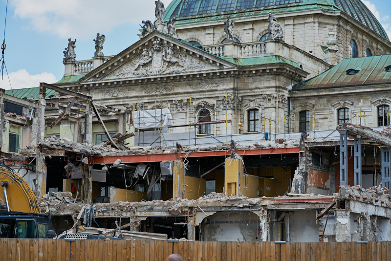 16.07.2019 - Abriss-und-Neubau-des-Hotel-Königshof-in-München