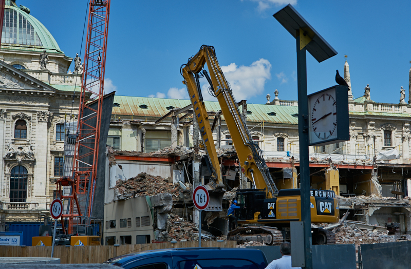 16.07.2019 - Abriss-und-Neubau-des-Hotel-Königshof-in-München