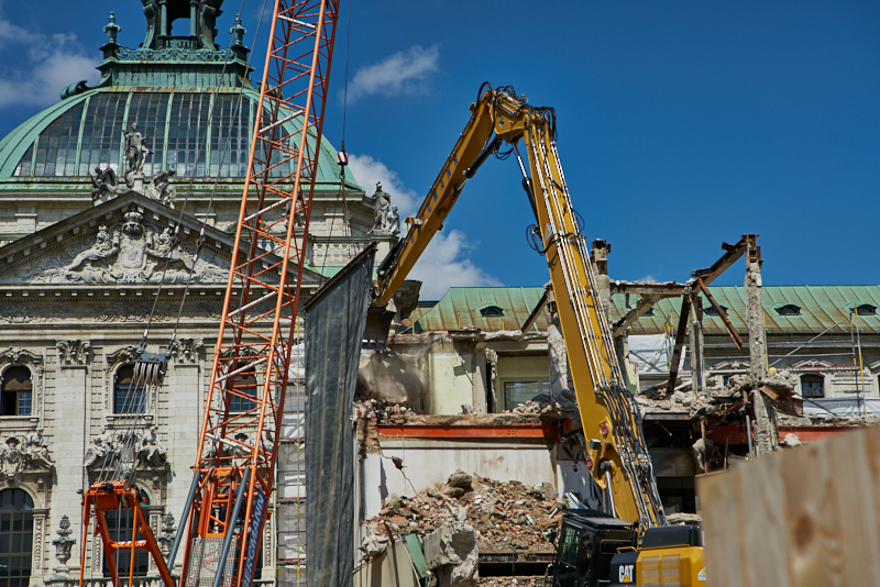 16.07.2019 - Abriss-und-Neubau-des-Hotel-Königshof-in-München
