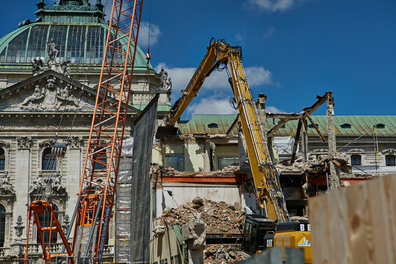 16.07.2019 - Abriss-und-Neubau-des-Hotel-Königshof-in-München