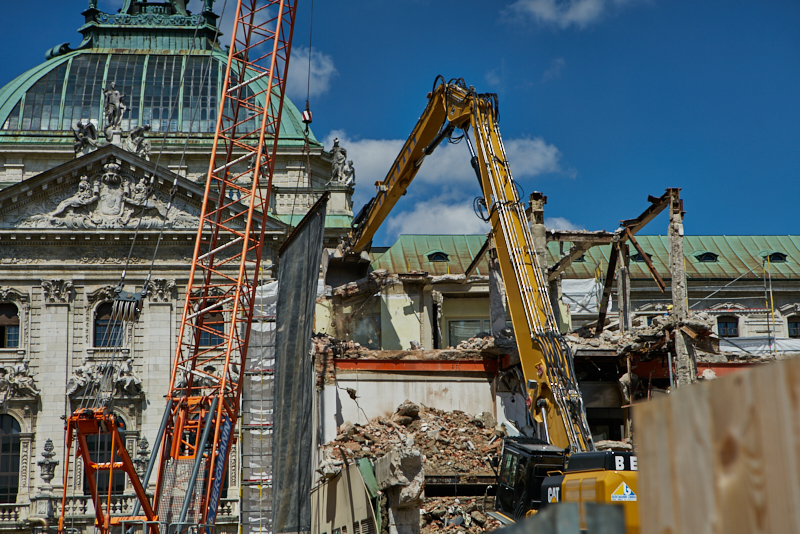 16.07.2019 - Abriss-und-Neubau-des-Hotel-Königshof-in-München