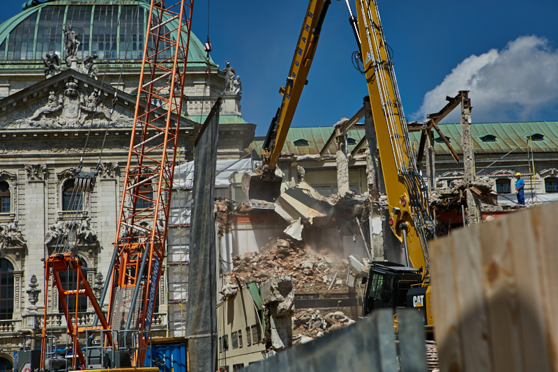 16.07.2019 - Abriss-und-Neubau-des-Hotel-Königshof-in-München