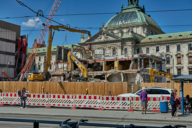 16.07.2019 - Abriss-und-Neubau-des-Hotel-Königshof-in-München
