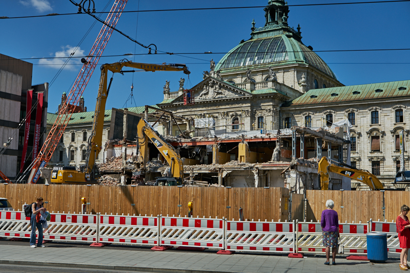 16.07.2019 - Abriss-und-Neubau-des-Hotel-Königshof-in-München