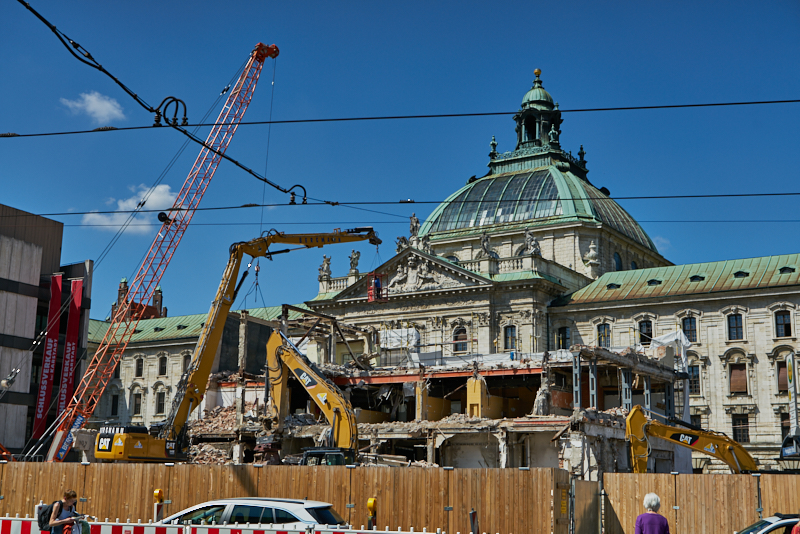 16.07.2019 - Abriss-und-Neubau-des-Hotel-Königshof-in-München