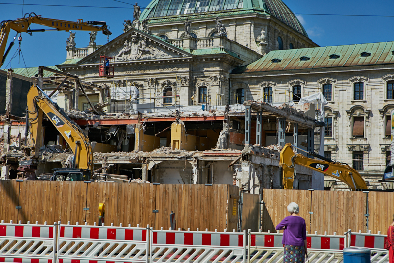 16.07.2019 - Abriss-und-Neubau-des-Hotel-Königshof-in-München