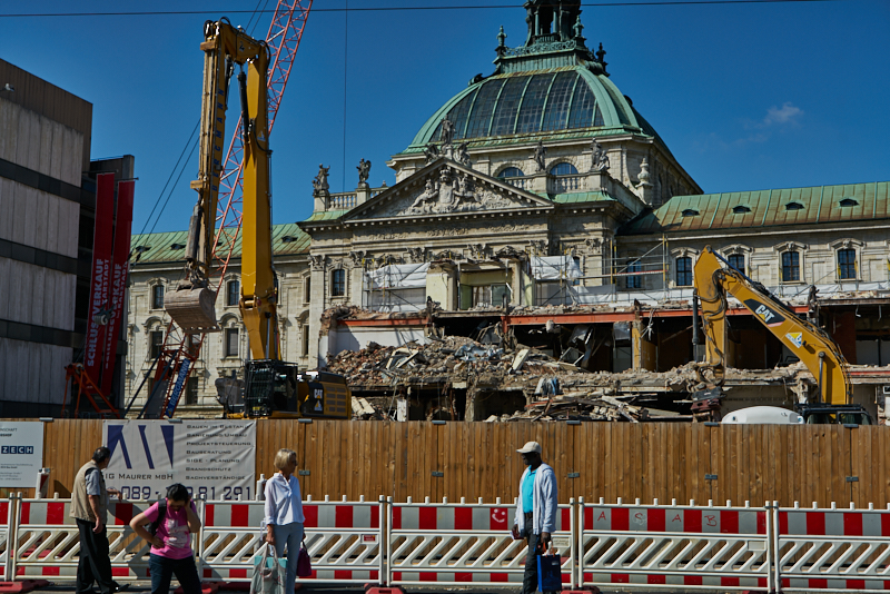 16.07.2019 - Abriss-und-Neubau-des-Hotel-Königshof-in-München