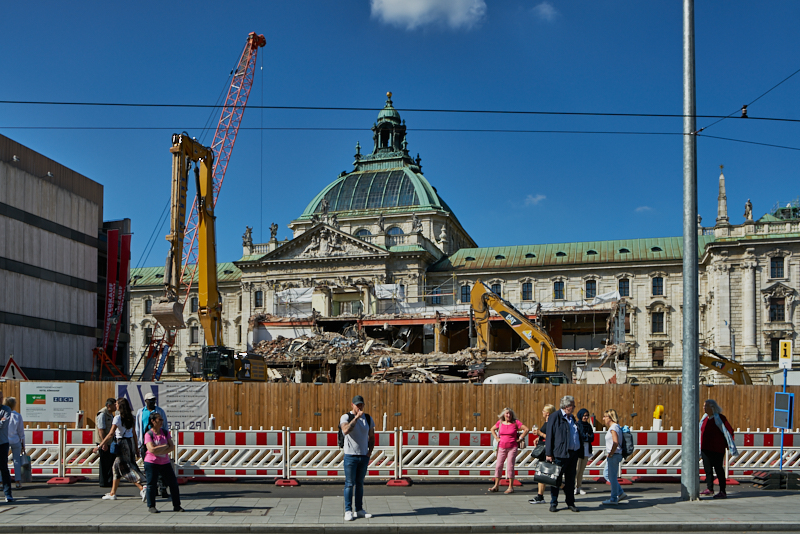 16.07.2019 - Abriss-und-Neubau-des-Hotel-Königshof-in-München